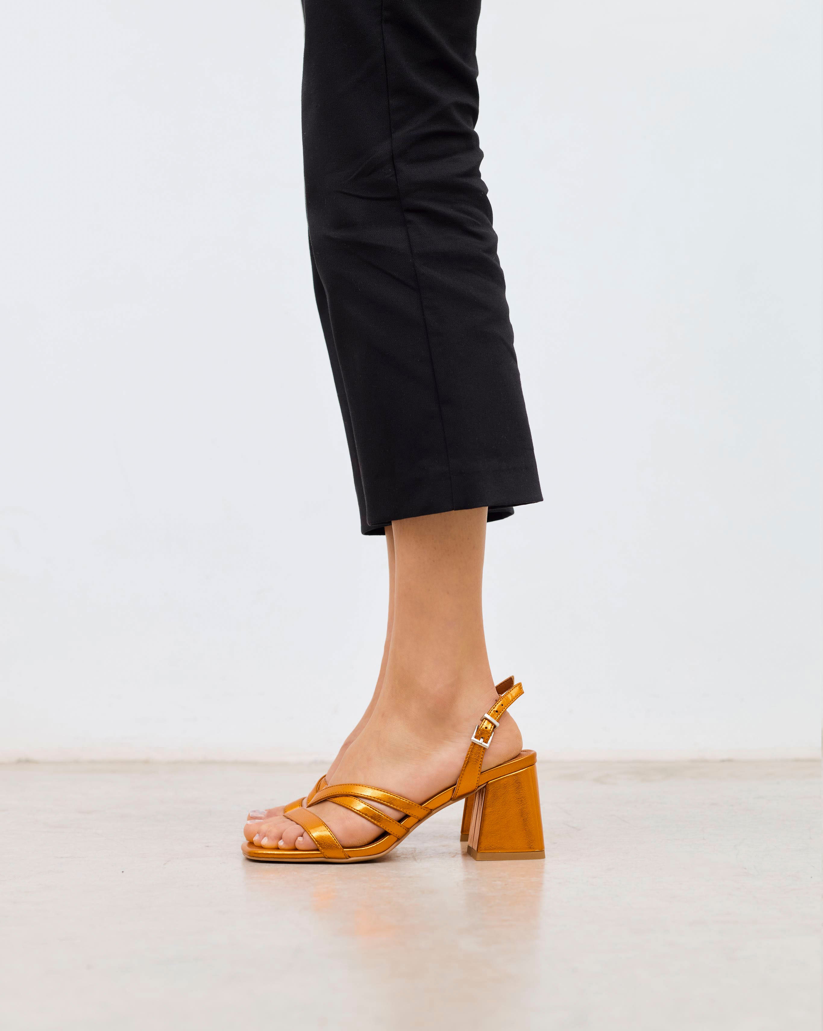 MIM Sandalia de tacón CLOE NARANJA METALIZADO