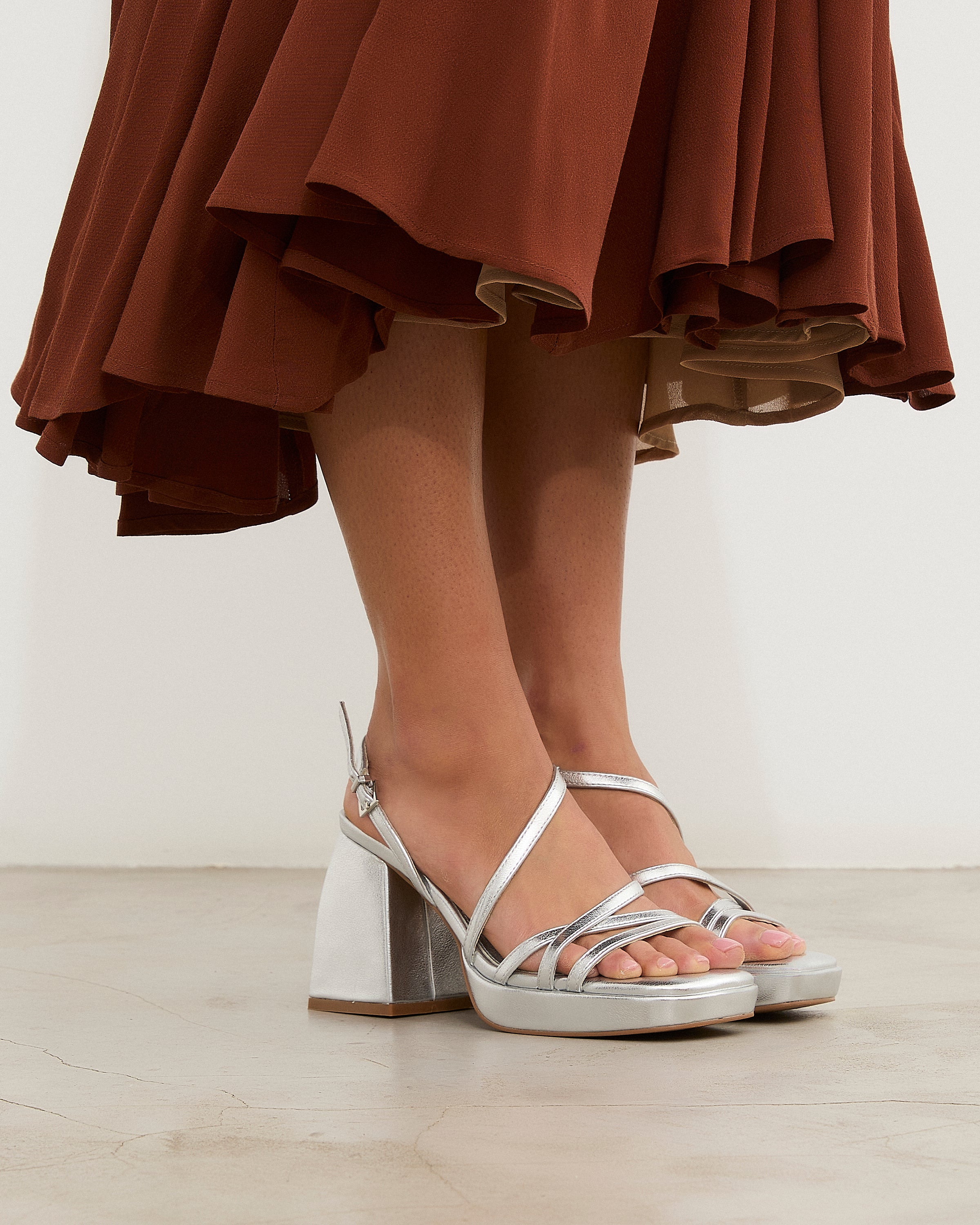 MIM Sandalia de tacón CORA PLATA