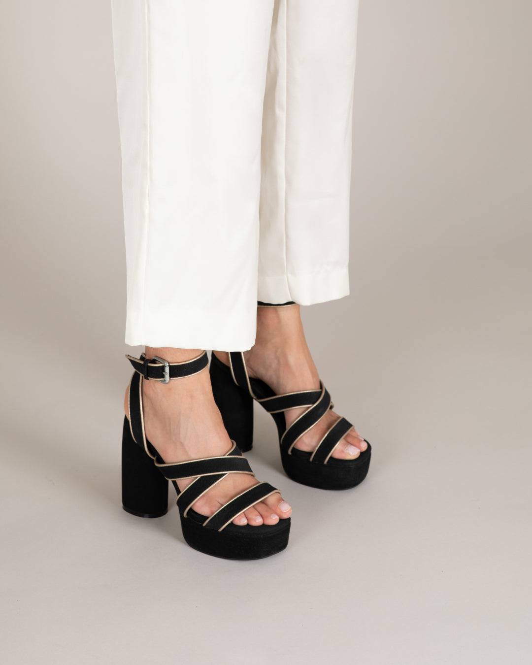 MIM Sandalia de tacón GINA NEGRO