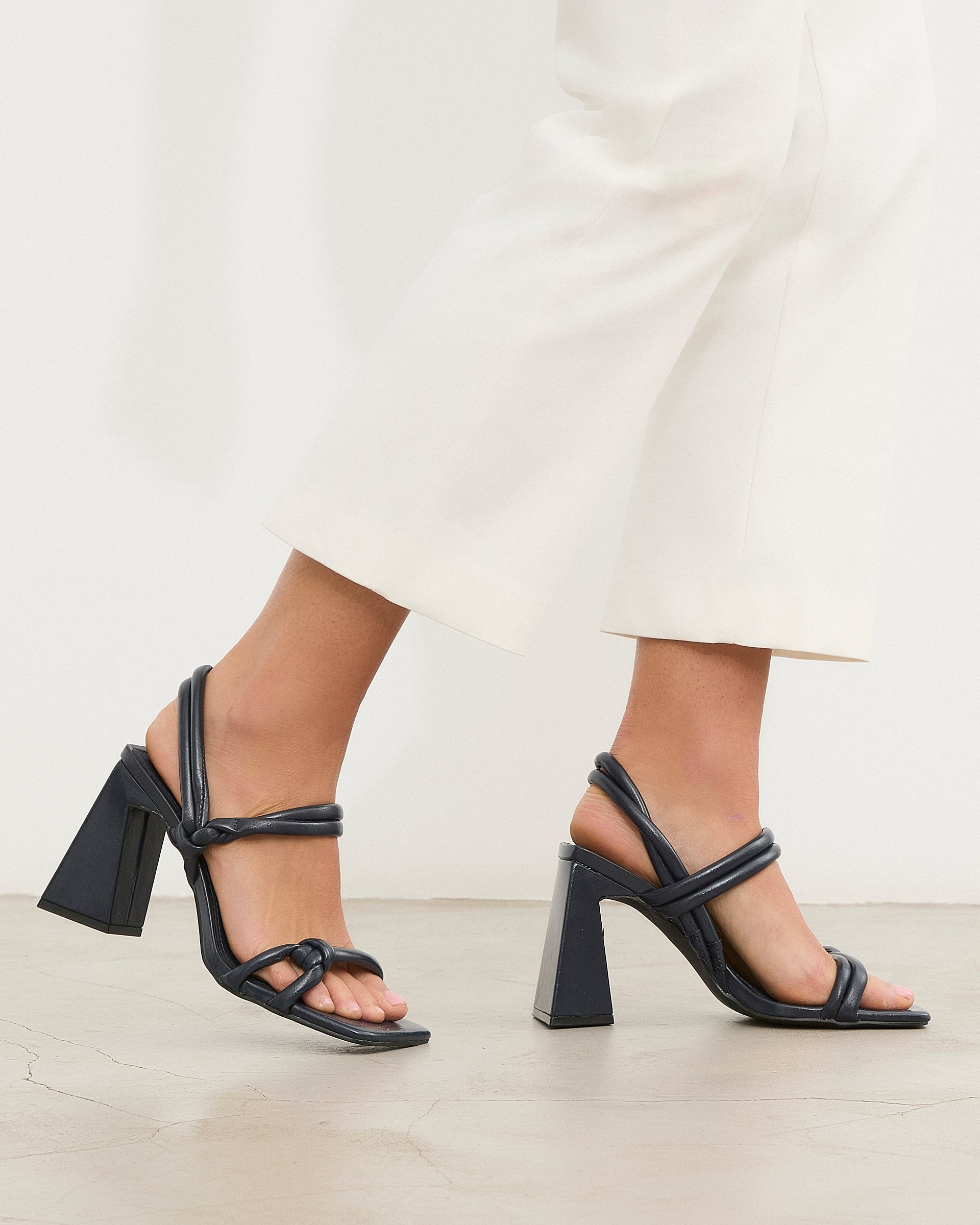 MIM Sandalia de tacón James Azul Marino