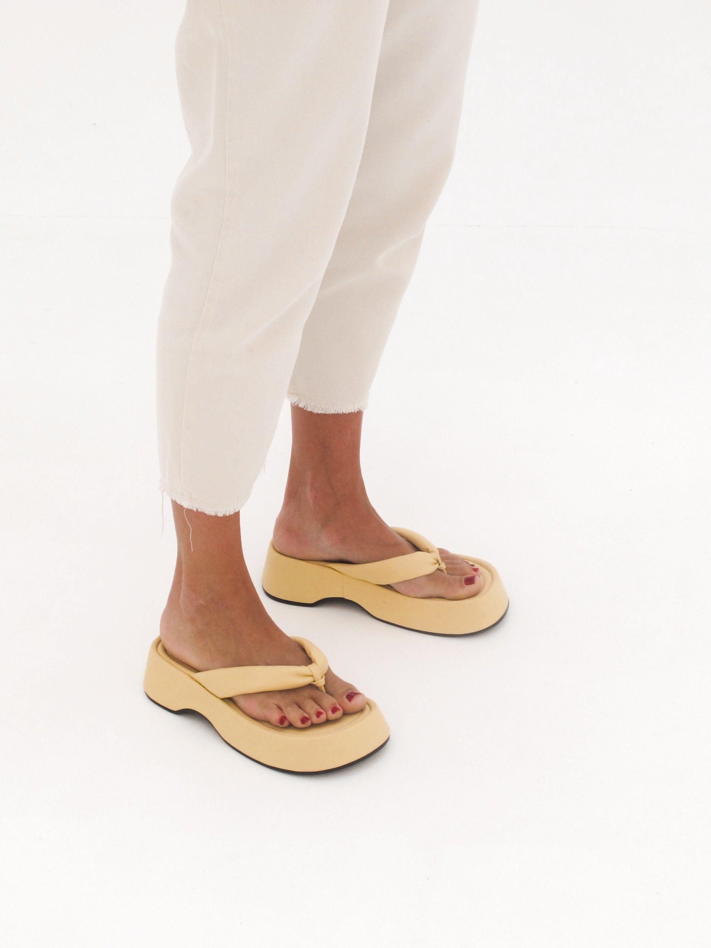MIM Sandalia plana Brust Amarillo