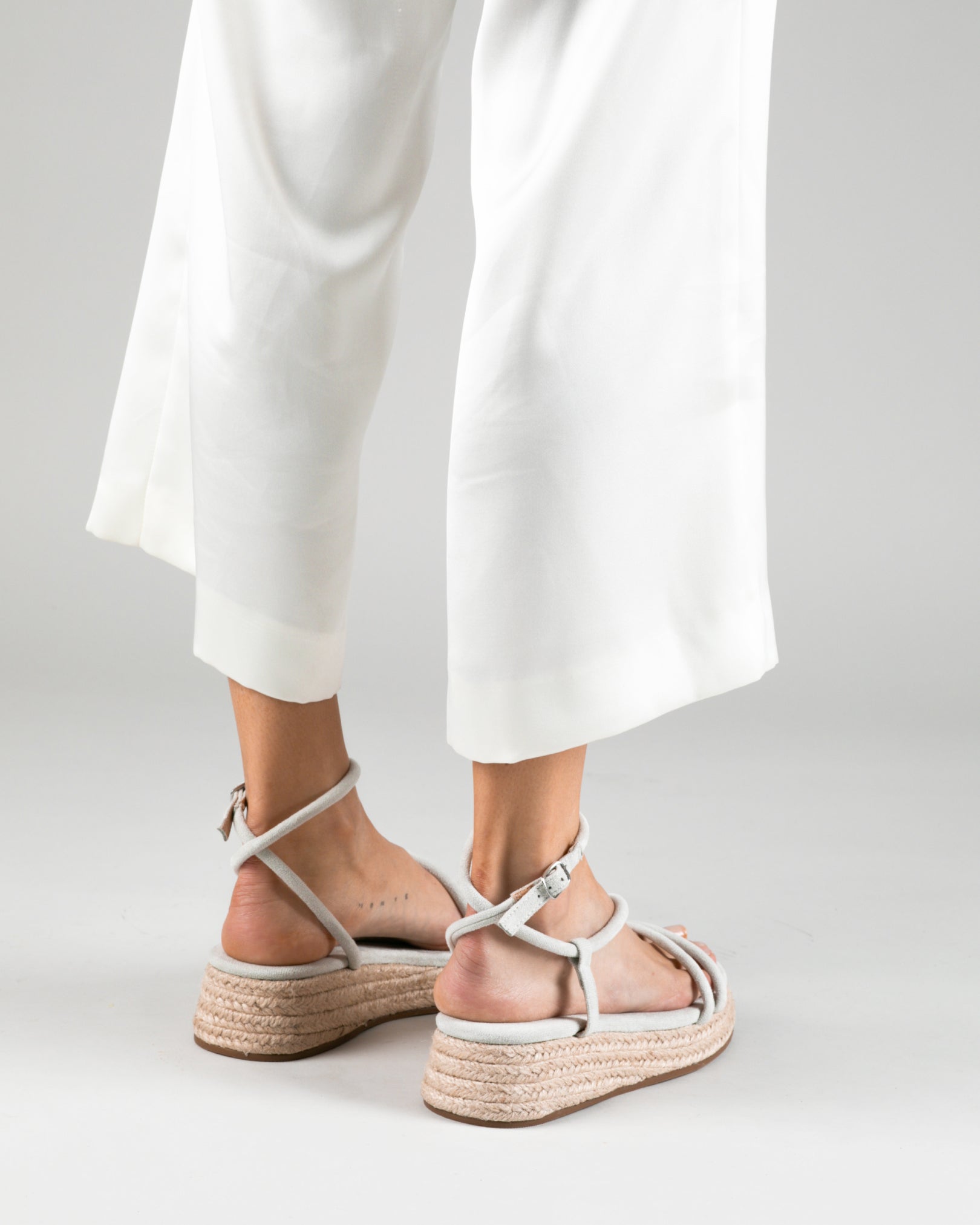 MIM Sandalia plana CHIKO ECRU