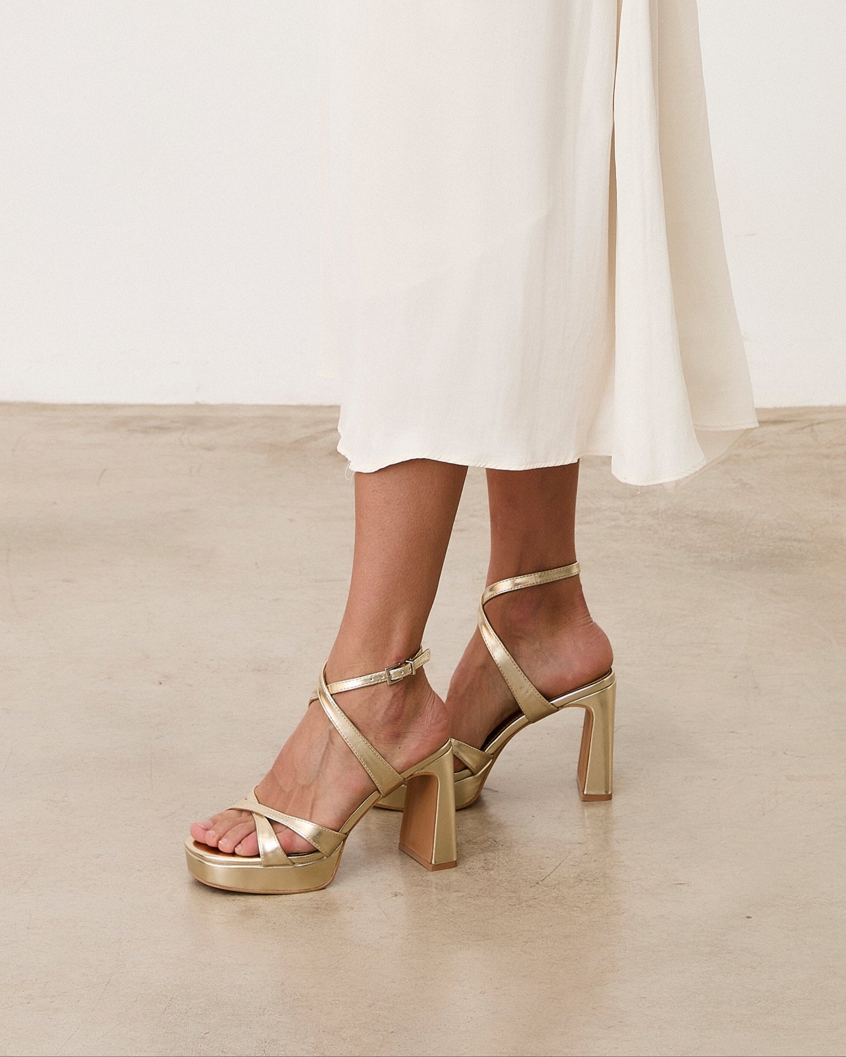 Mim shoes Sandalia de tacón GERY DORADO