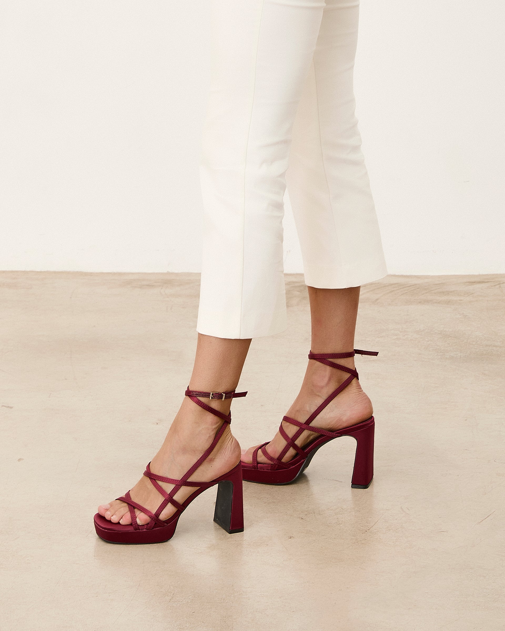 Mim shoes Sandalia de tacón NORI BURDEOS SATIN