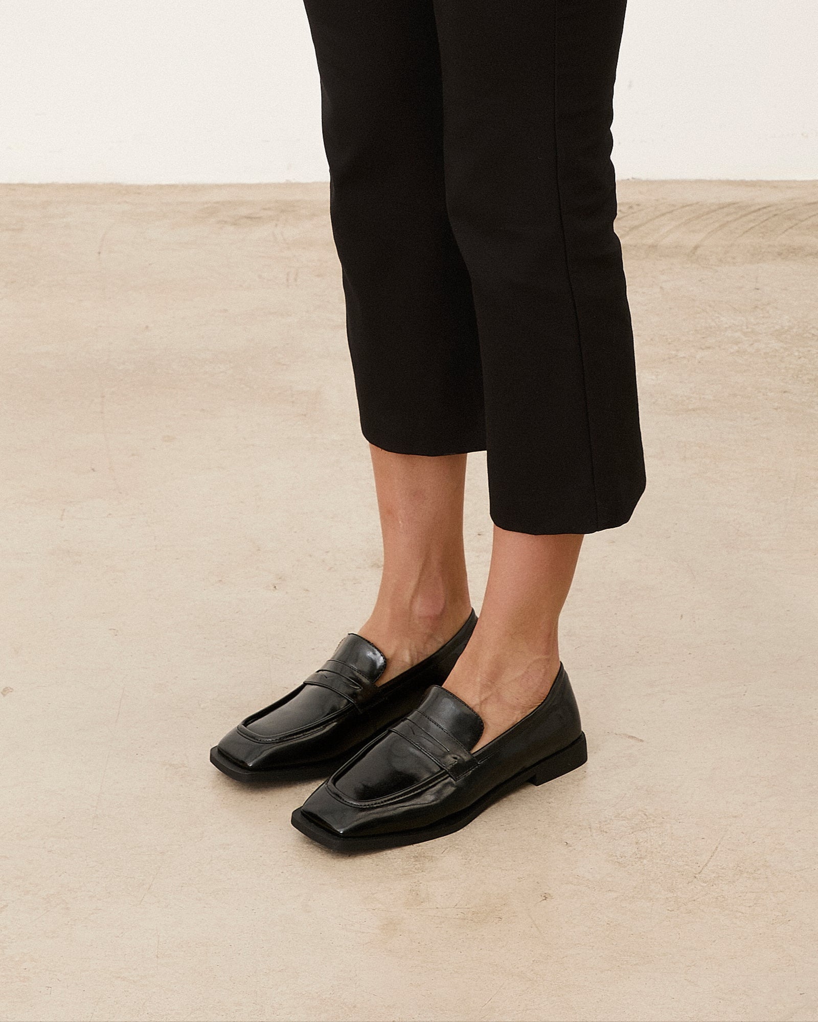 MIM Tacón cerrado ROGER NEGRO