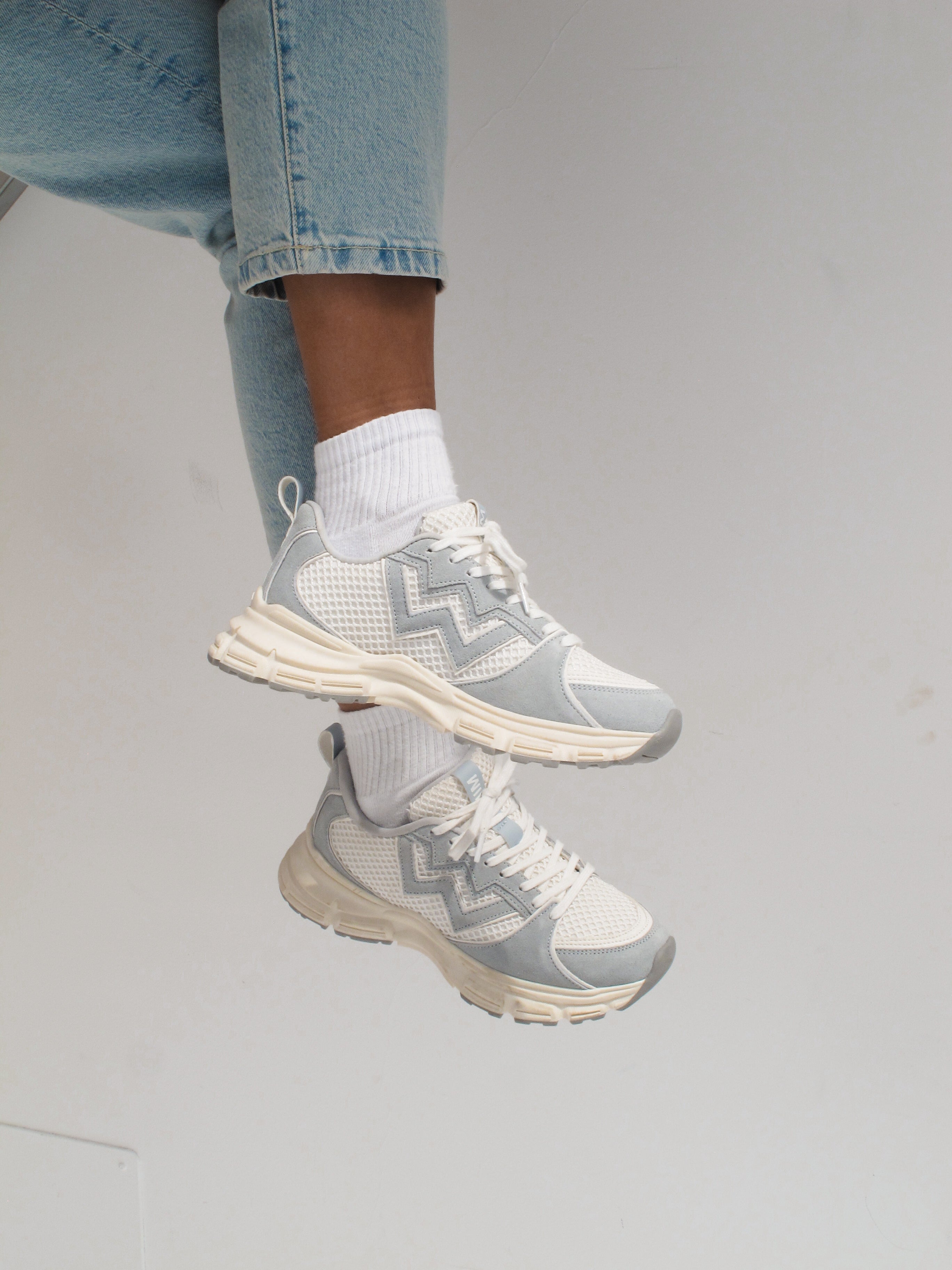 MIM Zapatilla Double U 2.0 Celeste