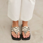 MIM Sandalia plana Horsie Print